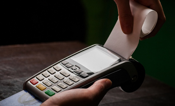 Нужна ли касса, если клиент платит по реквизитам, а не наличными