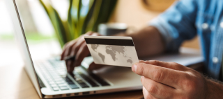 Операции по корпоративным картам: какие отражаются, достоинства использования