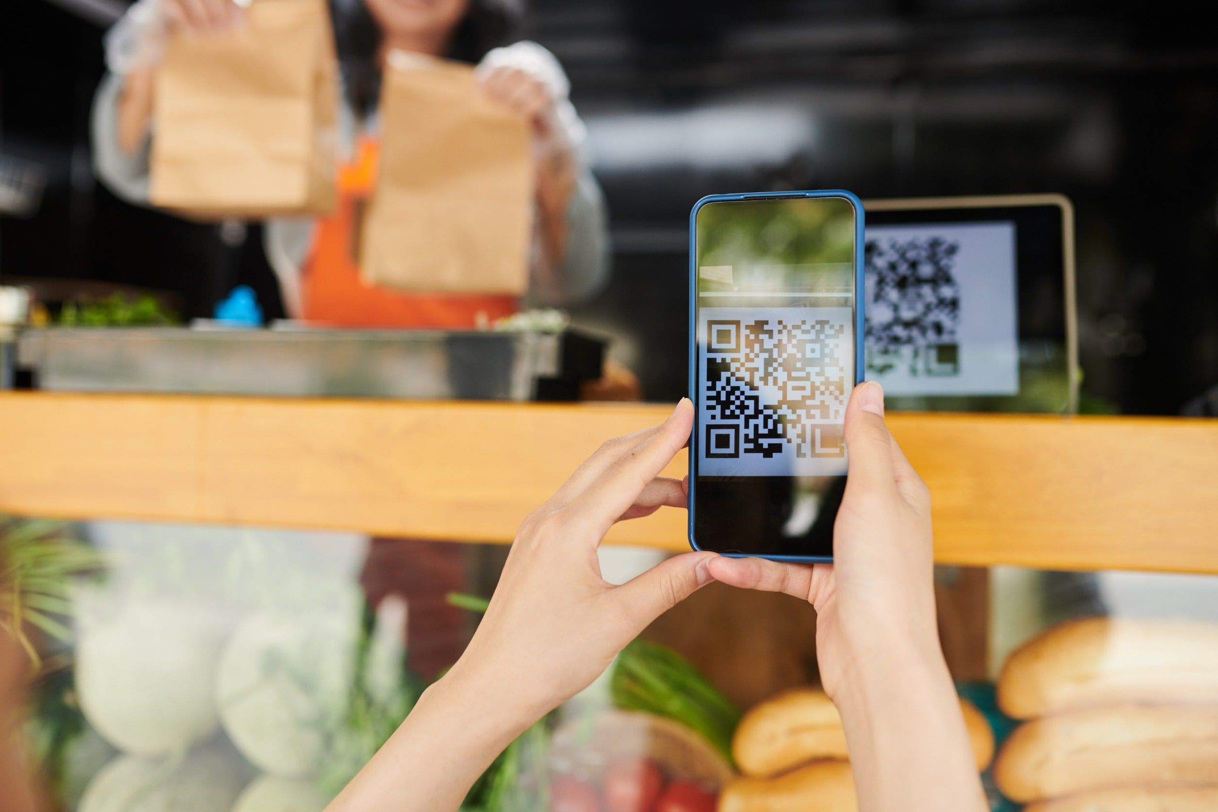 Отличие оплаты по QR-коду от обычного эквайринга
